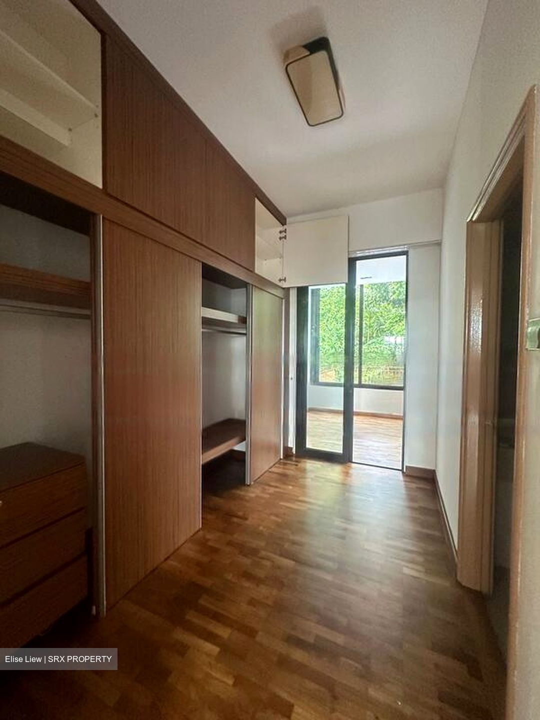 La Suisse (D11), Terrace #476008901